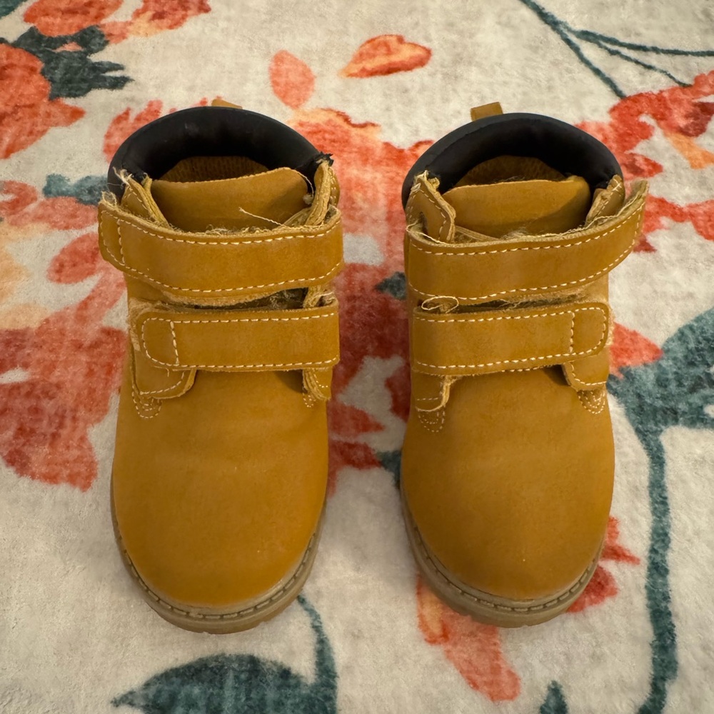Kids Tan Boots Size 5 Wonder Nation